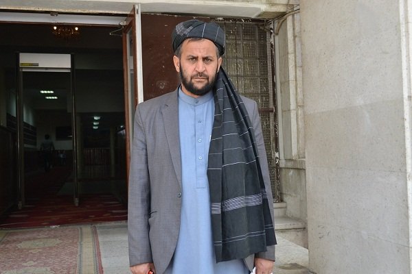 تصویر انتقاد از تبدیل شدن افغانستان به زرادخانه سلاح