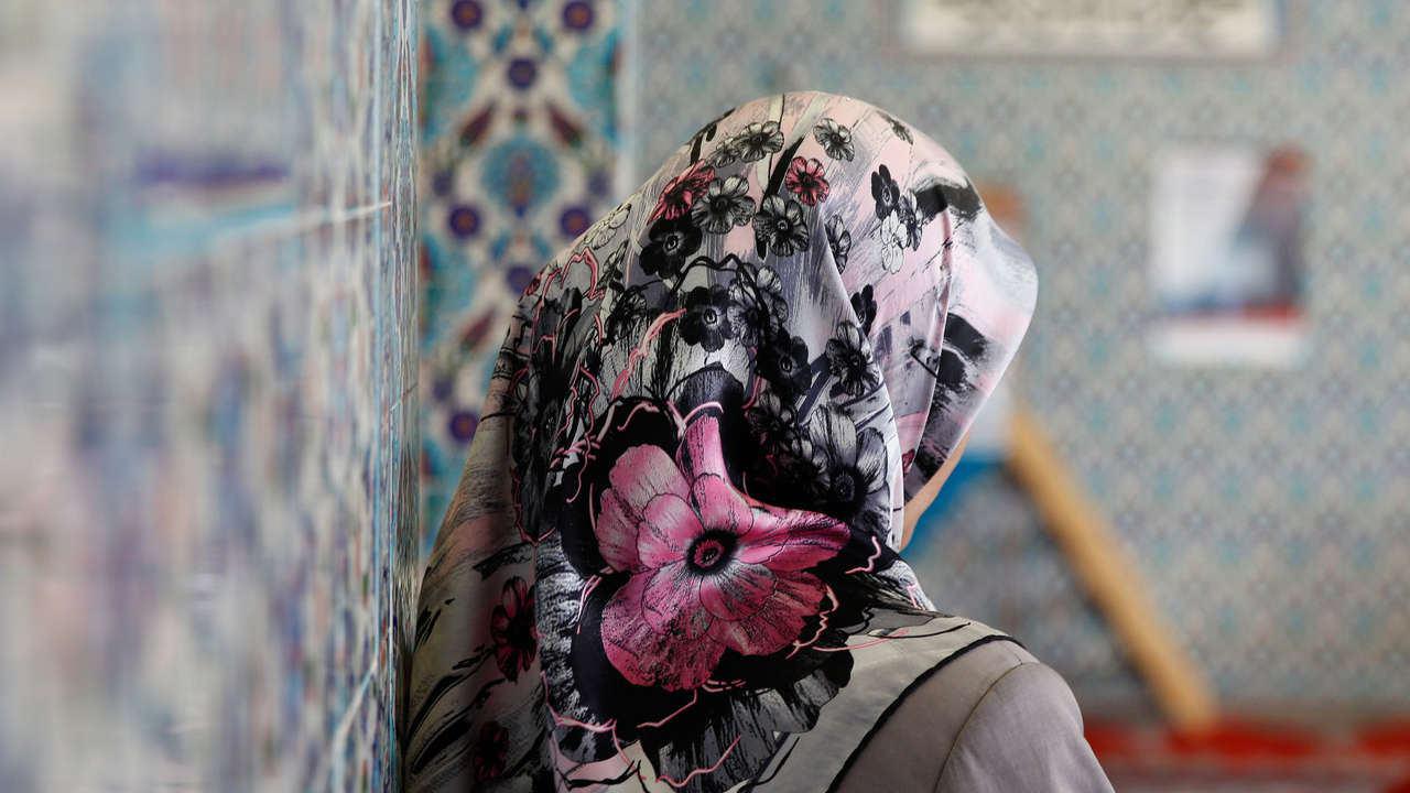 تصویر كشته شدن يك بانوى شيعه در آلمان بدليل رعايت حجاب