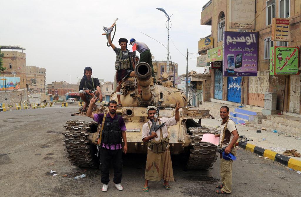 تصویر ۳ تانک آمریکایی عربستان به دست یمنی ها افتاد