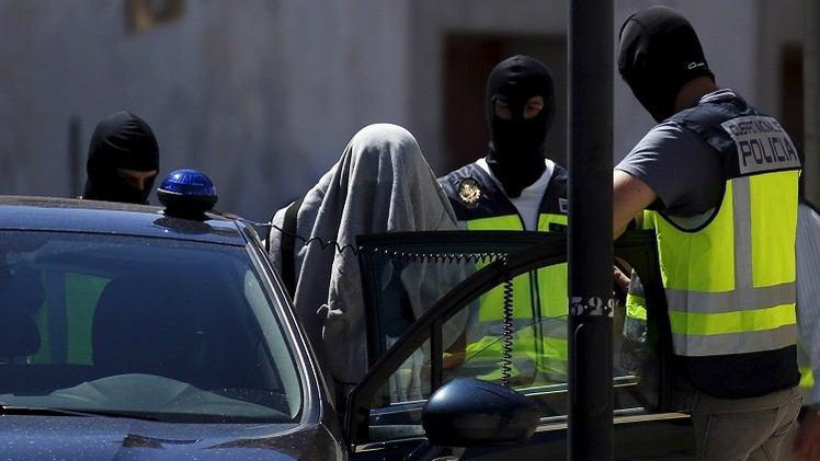 تصویر بازداشت 14 نفر به جرم استخدام نیرو برای داعش در اسپانیا و مراکش