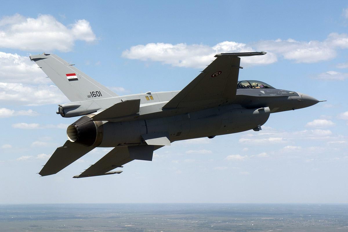تصویر بمباران مواضع داعش به دست ارتش عراق