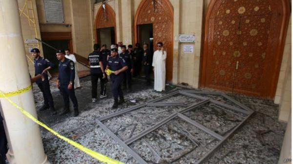 تصویر حكم عاملان انفجار مسجد امام صادق عليه السلام كويت؛ هفت نفر اعدام و چهارده نفر ديگر آزاد شدند