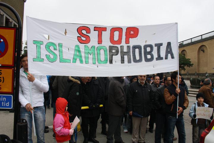 تصویر اعتراض کلیساهای کانادا به گسترش ضدیت با اسلام، در این کشور