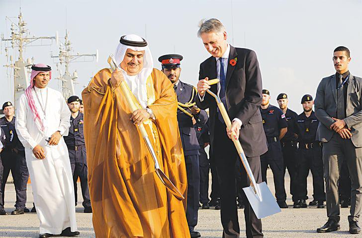 تصویر واگذاری یک پایگاه دریایی به انگلیس، توسط بحرین