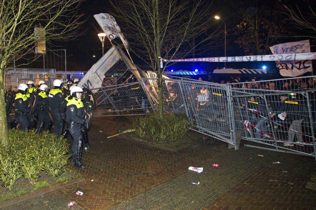 تصویر شورش و درگیری های سنگین علیه پناهجویان در هلند