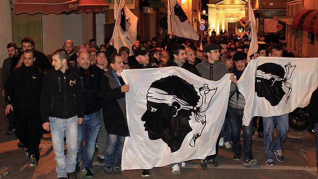 تصویر تظاهرات ضد اسلامی افراطیون در جزیره کرس فرانسه