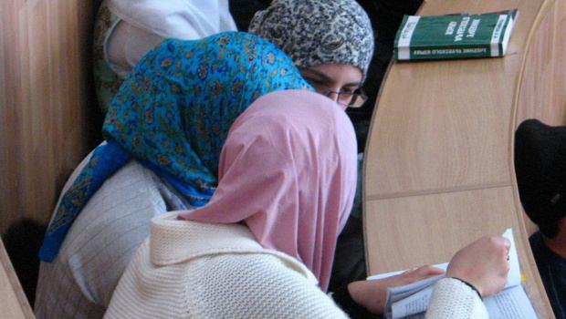 تصویر ممنوعیت حجاب و برخورد با زنان محجبه، در ازبکستان
