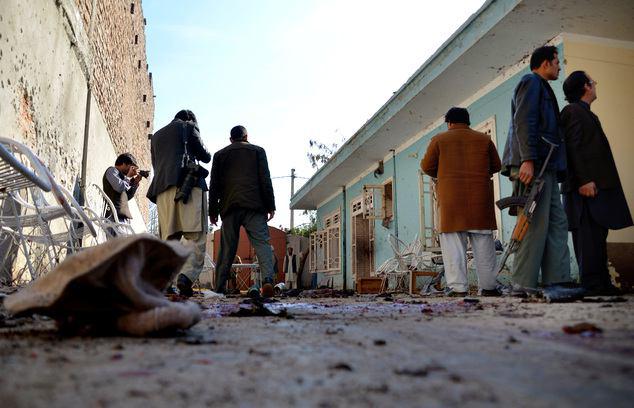 تصویر انفجار خونین انتحاری در مراسم ختم قرآن، در منزلی در جلال آباد افغانستان