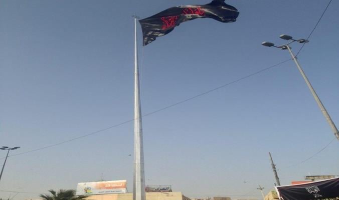 تصویر به ارتفاع 35 متر؛  پرچم «یا فاطمه الزهرا» بر فراز نجف به اهتزاز درآمد