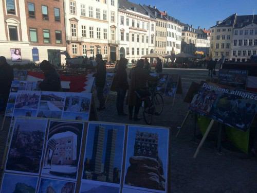 تصویر تجمع اعراض آميز فعالان حقوق بشری علیه آل سعود در دانمارک
