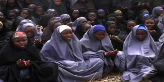 تصویر ربودن ۵۰۰ کودک و زن توسط تروریست های بوکوحرام