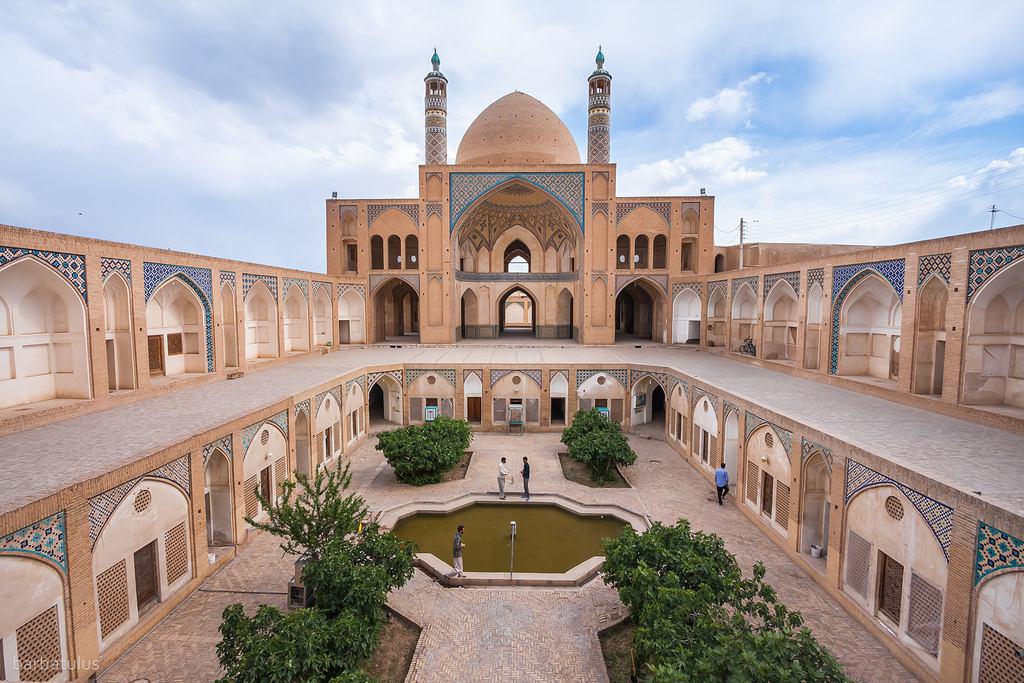 تصویر بررسی معماری مساجد ایران در همایش دانشگاه انگلیس