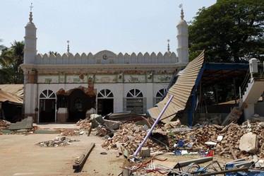 تصویر حمله بودائیان به مسجد مسلمانان در میانمار