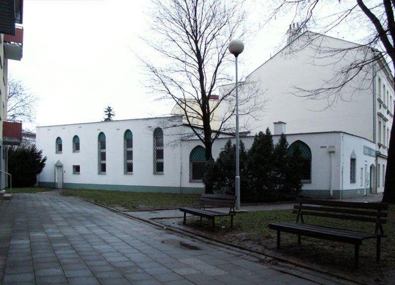 تصویر هتک حرمت قرآن مقابل مسجدی در جمهوری چک