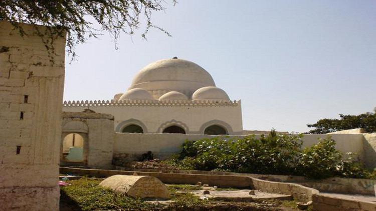تصویر تخریب مسجدی تاریخی در تعز
