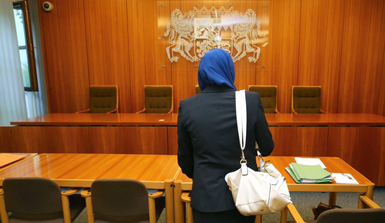تصویر درخواست ممنوعیت حجاب در دادگاه‌های آلمان