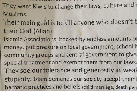 تصویر بروشورهای ضد اسلامی در نیوزیلند
