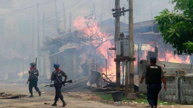 تصویر اقدام دولت میانمار در تخریب مراکز مذهبی از جمله ۳۰ مسجد