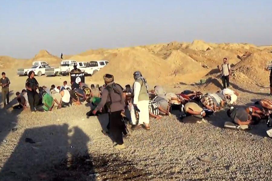 تصویر تكرار هولوكاست شيعى و شهادت دهها سرباز شيعه عراقى بدست داعش