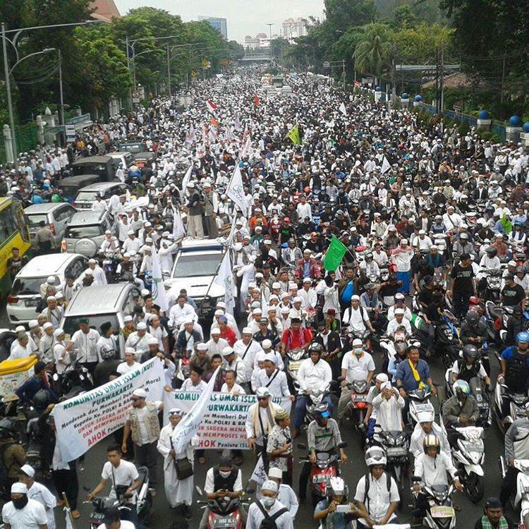 تصویر تداوم تظاهرات در اعتراض به اظهارات ضدقرآنی فرماندار جاکارتا