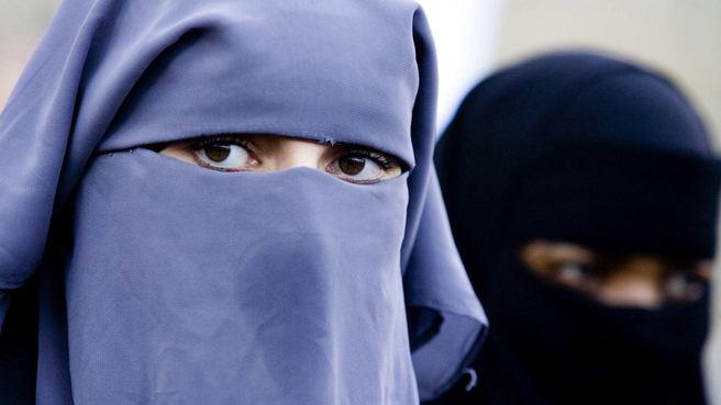 تصویر تصویب  قانون ممنوعیت حجاب کامل، در پارلمان هلند