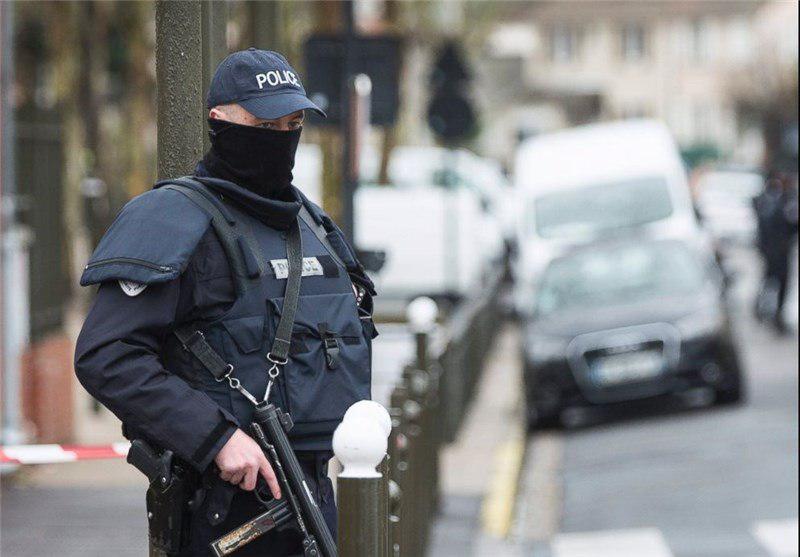 تصویر بازداشت 4دختر در فرانسه به اتهام ارتباط با تروریست ها