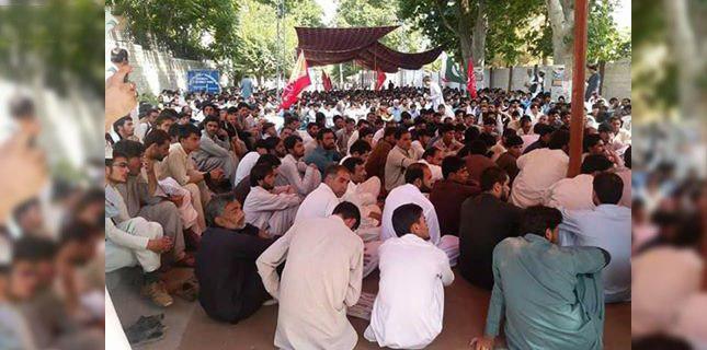 تصویر تحصن مردم پاکستان در اعتراض به کشتار شیعیان در پاراچنار