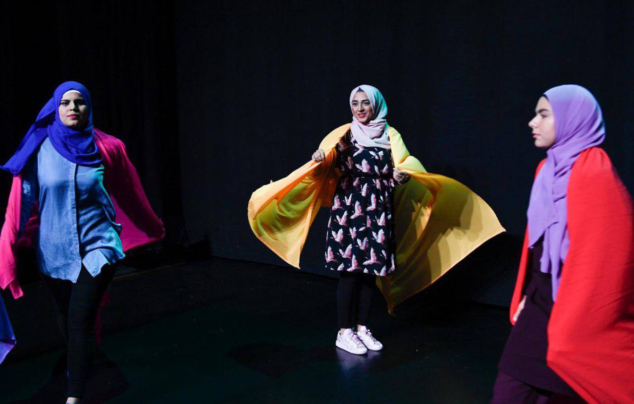 تصویر تبیین فلسفه حجاب با اجرای تئاتر در سوئد