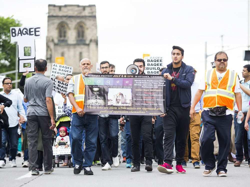 تصویر راهپیمایی درخواست بازسازی بقیع در کانادا