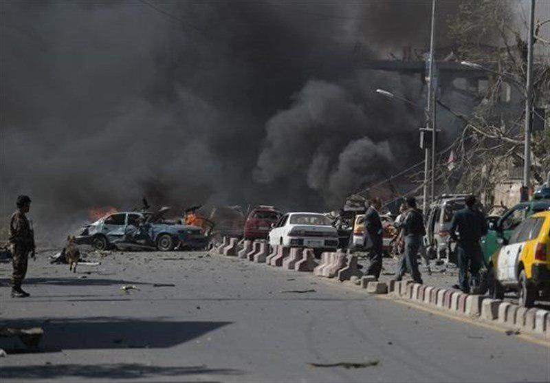 تصویر حمله طالبان با استفاده از خودروهای زرهی به پاسگاه نیروهای امنیتی در جنوب افغانستان