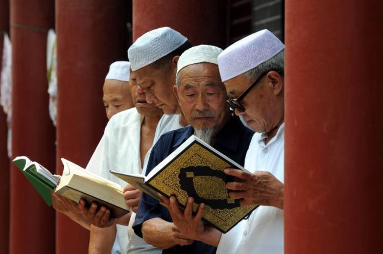 تصویر دستور پلیس چین برای جمع آوری نسخه‌های قرآن