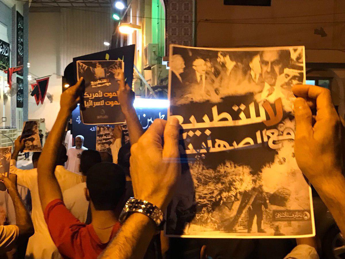 تصویر تظاهرات و اعتراضات خشمناک بحرینی ها در رد عادی سازی روابط با اسرائیل و محکومیت بازداشت نوجوانان