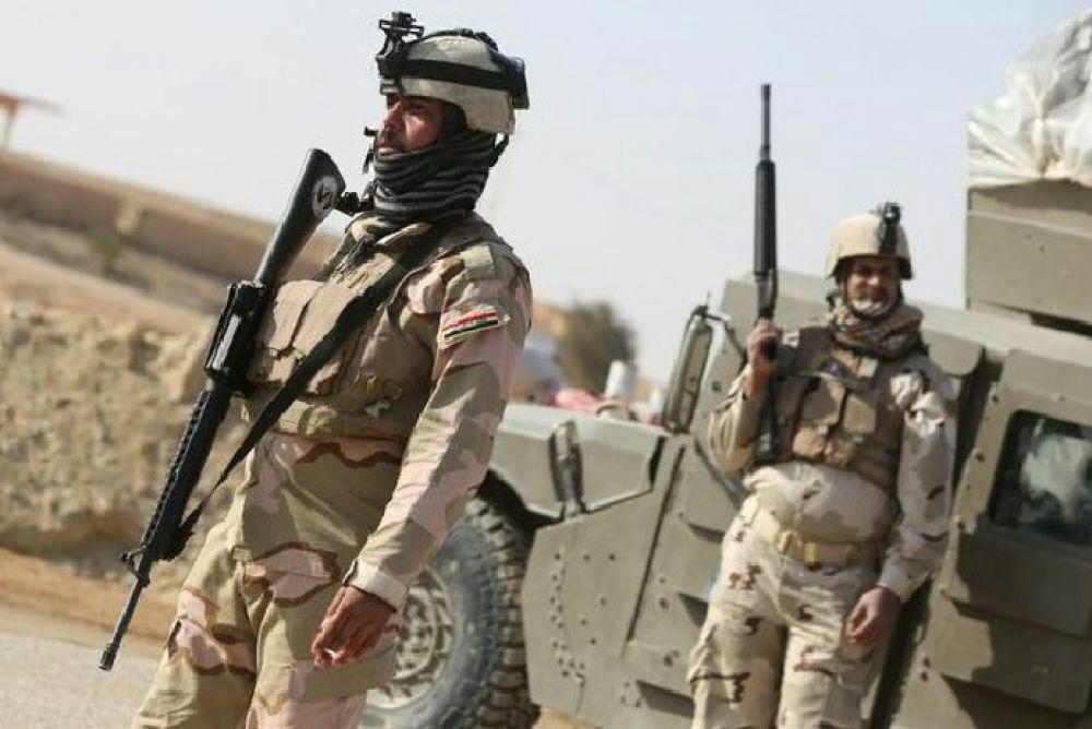 تصویر دستگیری ۱۱ داعشی و کشف انبار مهمات در شهر راوه