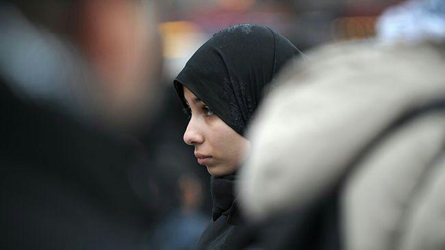 تصویر ضرب وشتم وحشیانه دختر مسلمان در کانادا