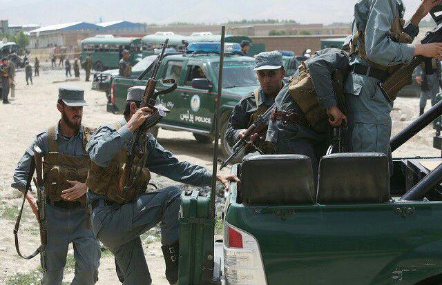 تصویر کشته‌شدن ۱۴ پلیس در حمله طالبان به لشکرگاه افغانستان