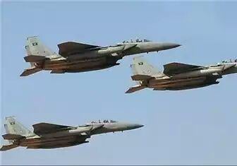 تصویر حمله جنگنده‌های سعودی به فرودگاه استراتژیک یمن