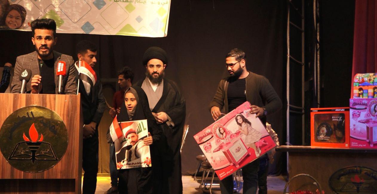 تصویر تجلیل از خانواده های شهدای الحشد الشعبی از سوی مؤسسه امام حسین علیه السلام