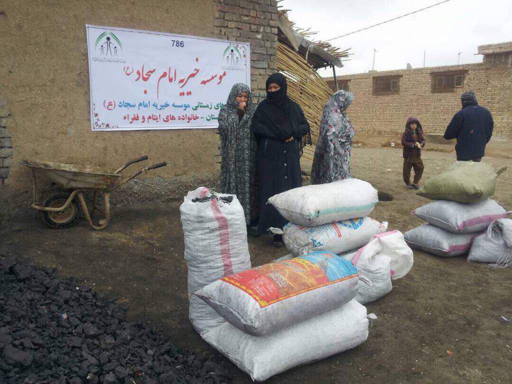 تصویر امداد رسانی به مناطق محروم شهر مزارشریف افغانستان در فصل سرما توسط مؤسسه امام سجاد علیه السلام