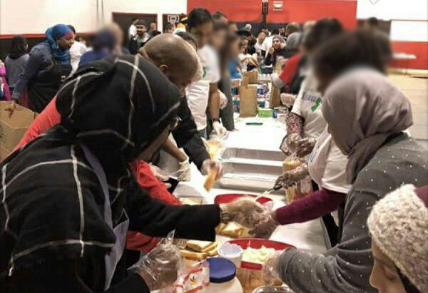 تصویر مسلمانان نیوجرسی ۳۰۰۰ بسته میان نیازمندان توزیع کردند