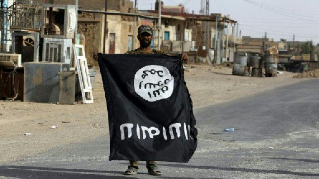 تصویر بازداشت ۱۷ داعشی در جنوب موصل