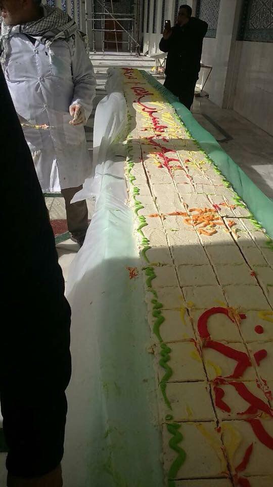 تصویر گزارش تصويری – کیک جشن میلاد حضرت زینب کبری علیها السلام  صحن حرم مطهر حضرت زینب علیها السلام سوریه – دمشق
