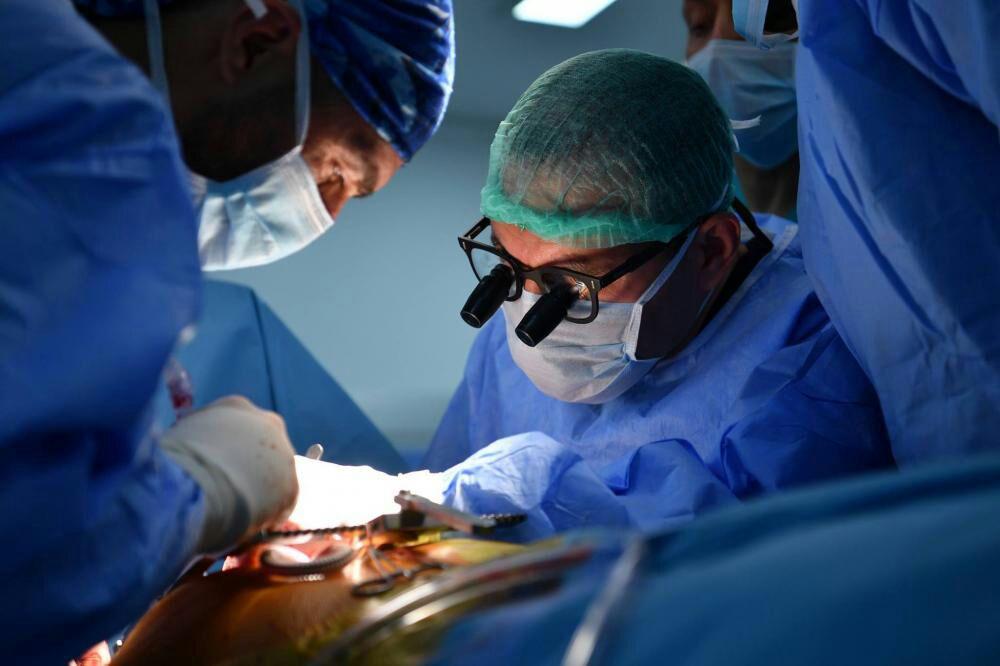 تصویر انجام 1170جراحی قلب و چشم در بیمارستان الکفیل