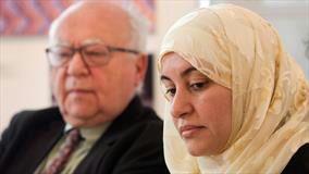 تصویر با ۳ سال تاخیر؛ قاضی که به دختر مسلمان دستور کشف حجاب داد ، بازخواست می شود