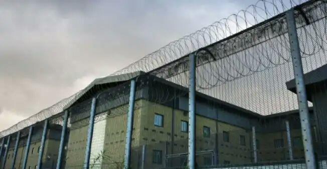 تصویر شباهت مکان نگهداری پناهجویان در انگلیس به زندان