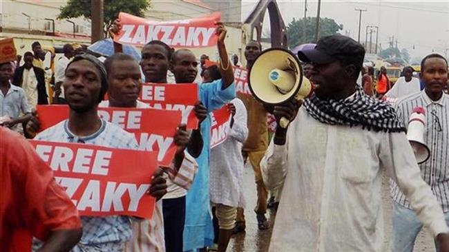 تصویر حمله پلیس نیجریه به شیعیان معترض به ادامه بازداشت شیخ زکزاکی