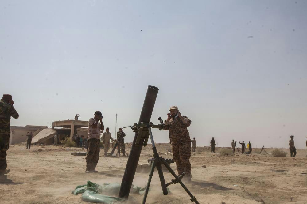 تصویر حمله نیروهای عراقی به داعش در مرز با سوریه