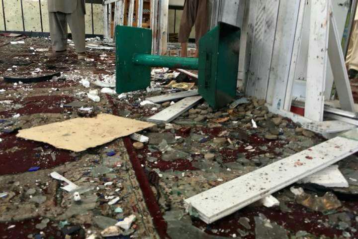 تصویر حمله انتحاری به نماگزاران شیعه در مسجد امام زمان (عج الله فرجه) در افغانستان