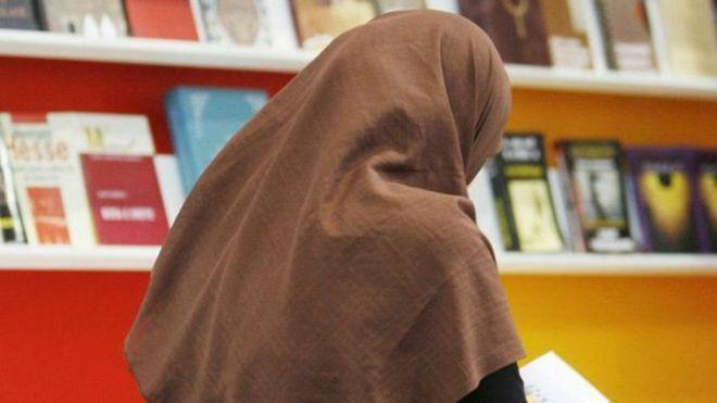 تصویر محرومیت دختر مسلمان بلژیکی از کارآموزی به دلیل حجاب