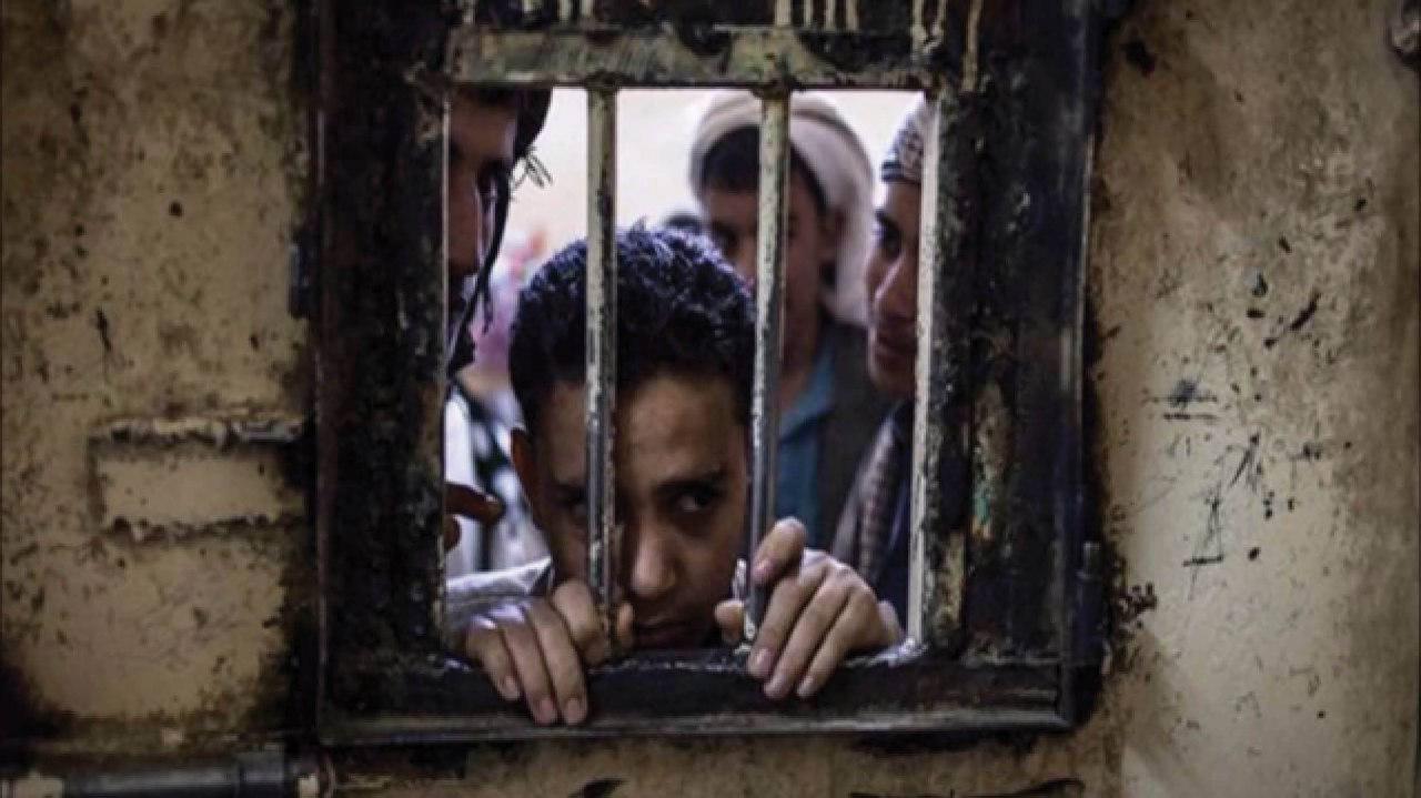 تصویر تعرض جنسی افسران اماراتی به زندانیان یمنی
