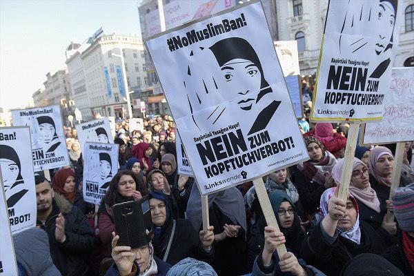 تصویر اعتراض به طرح قانون ممنوعیت حجاب در مدارس اتریش